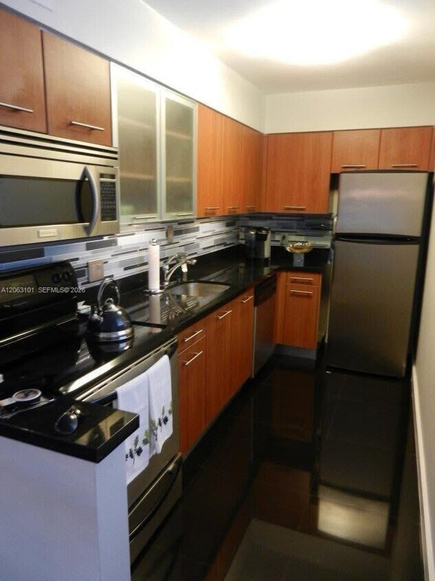 Foto del edificio - 680 NE 64th St