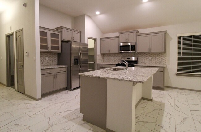 Foto del edificio - 13709 Lago Vista Ave