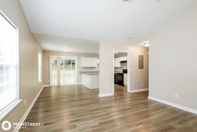 Building Photo - 808 Silver Ct