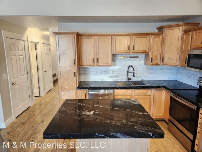 Building Photo - 3 br, 2.5 bath House - 9461 S Hidden Pt