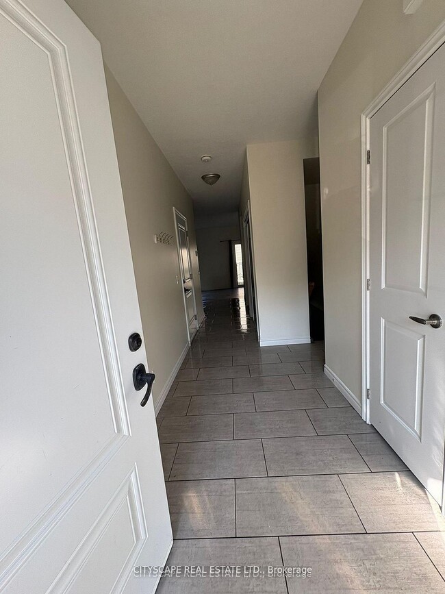 Building Photo - 10 Dufferin St