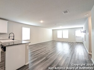 Building Photo - 5714 Sunset Vis