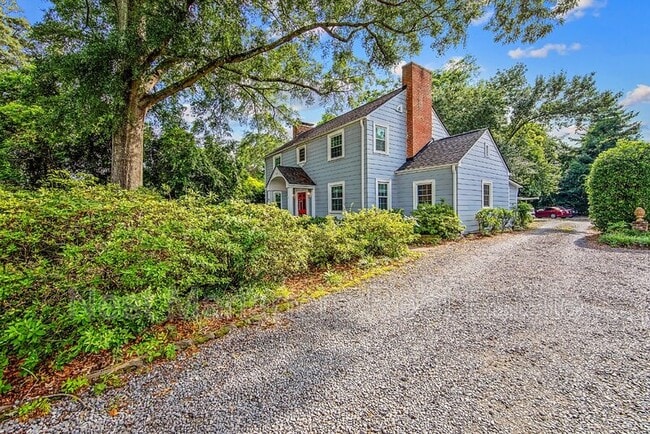 Building Photo - 220 Bradford Ave