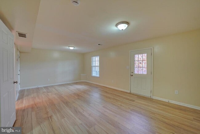 Building Photo - 536 Van Dyke Cir