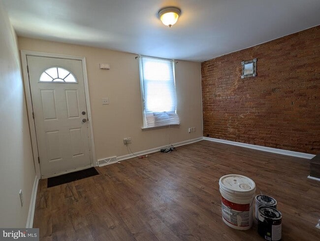 Building Photo - 2546 Tulip St
