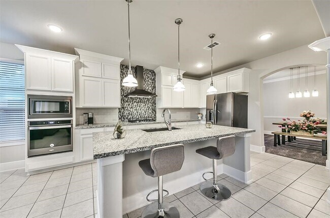 Foto del edificio - 16526 Whiteoak Canyon Dr