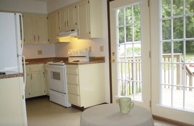 Kitchen - 1546 E Park Ave