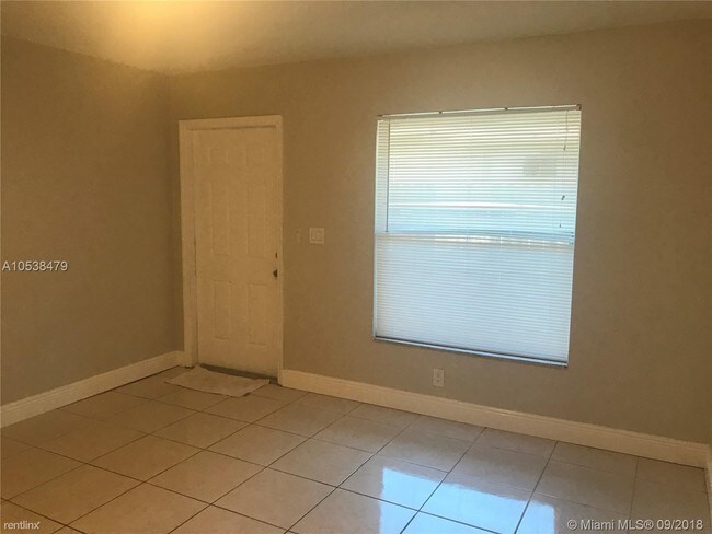 Foto del edificio - 3 br, 1 bath  - 2124 Garfield St