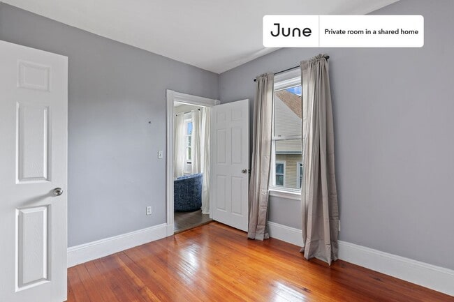 Building Photo - Room in Shared 4 bed/1 bath home