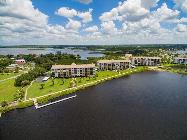 Foto del edificio - 4650 Bay Blvd