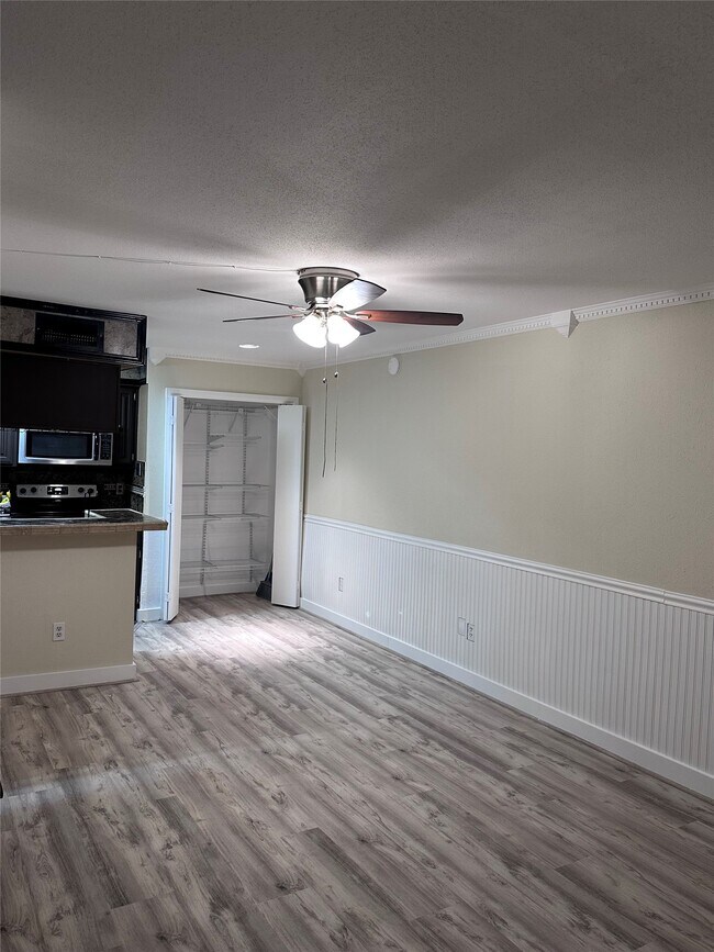 Foto del edificio - 2110 Wilcrest Dr