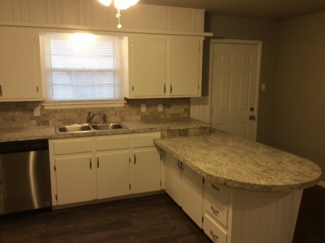 Foto del edificio - This Great College Rental! Completely Upda...