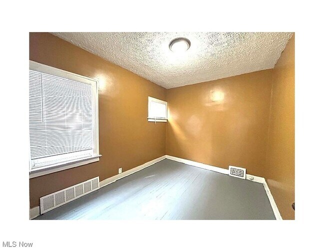 Foto del edificio - 13438-13438 Hartford Rd