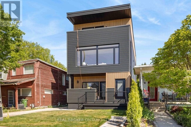 Building Photo - 102 Boultbee Ave