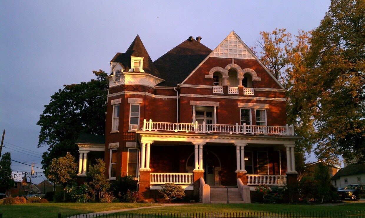 Foto principal - 1415 Laurel Ave