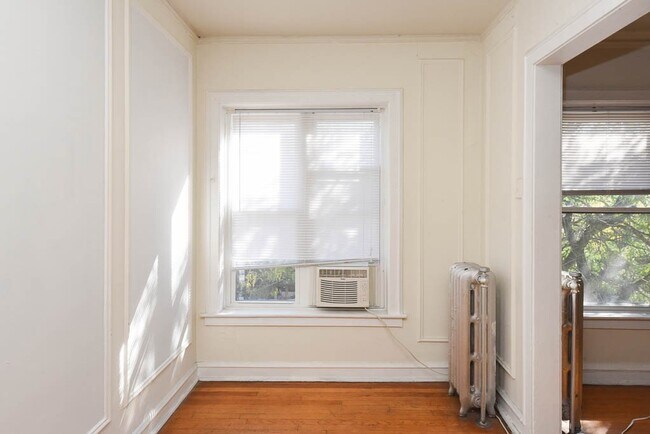 Foto del edificio - 1211 W Elmdale Ave