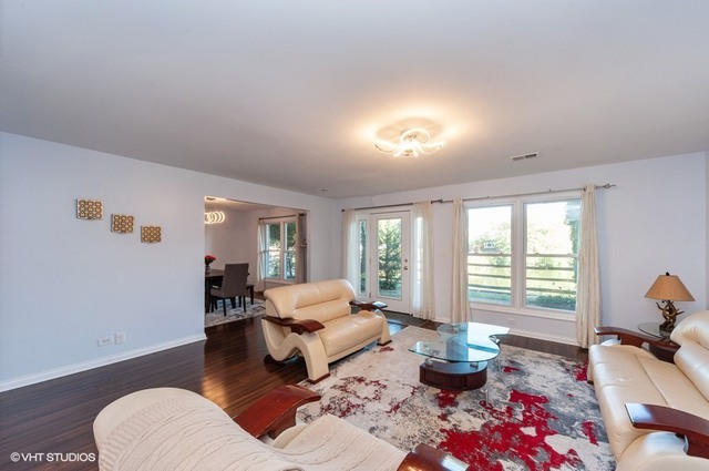 Building Photo - 117 Rivershire Ln