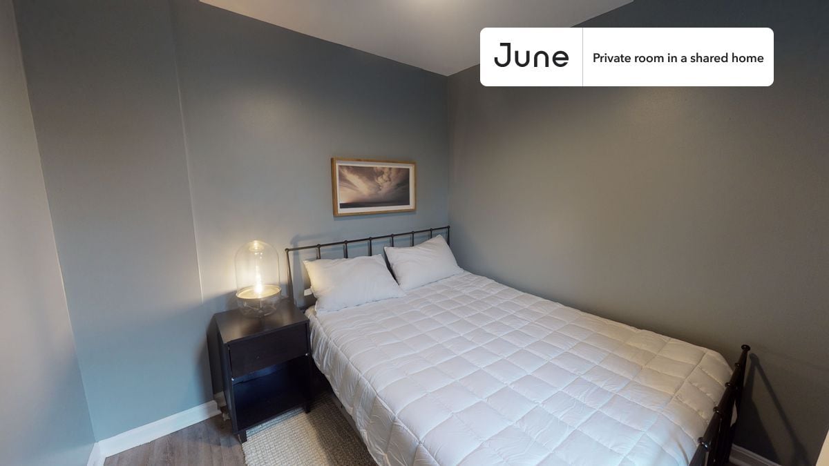Private bedroom in 3 bed/1 bath Home - Private bedroom in 3 bed/1 bath Home