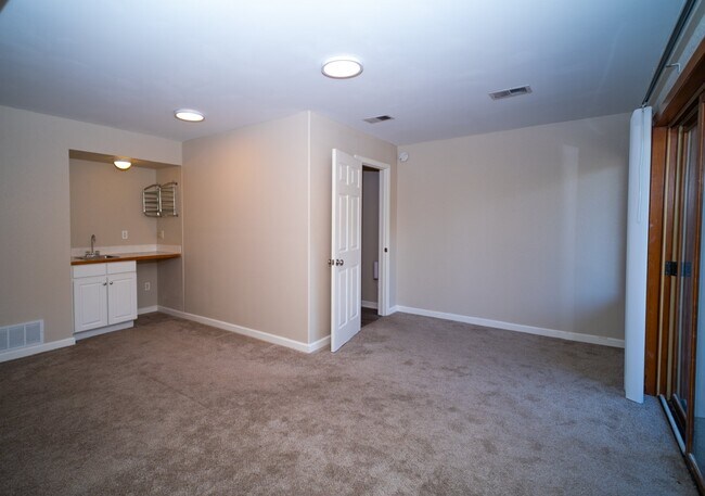 Foto del edificio - 2829 Springdale Ln