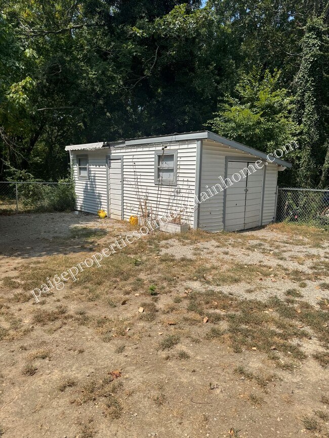 Building Photo - Charming 3 bed, 2 bath off Hwy 5 South