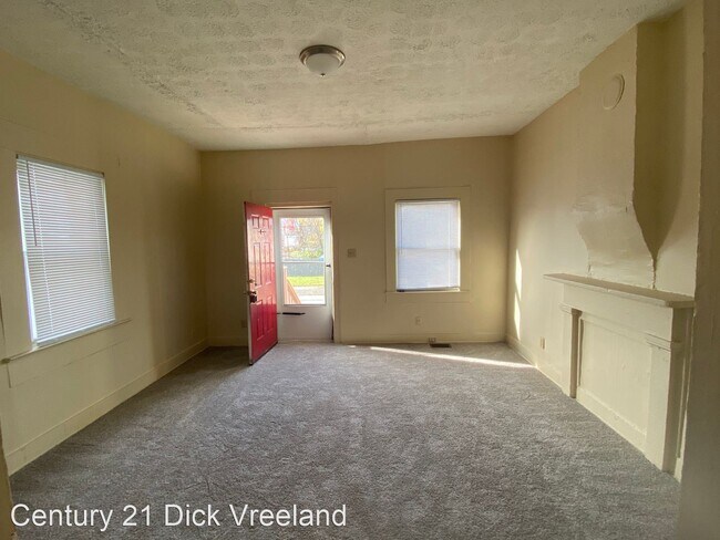 Building Photo - 2 br, 1 bath House - 315 S Spring Street