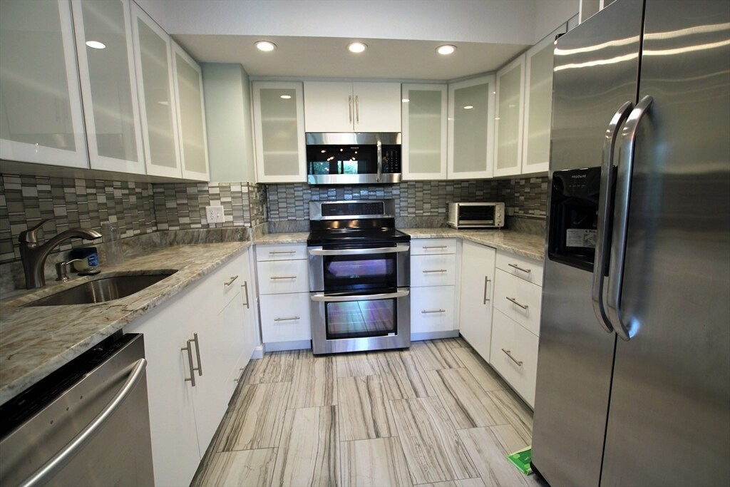 Foto principal - 1731 Beacon St