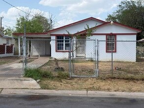 Building Photo - 2218 E Price St