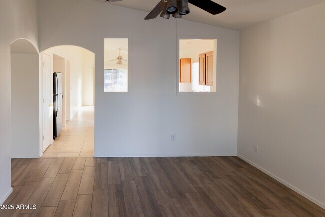 Building Photo - 1759 W Wilson Ave