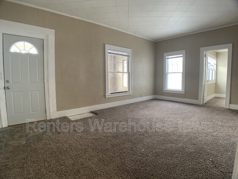 1151 65th St, Windsor Heights, IA 50324 Condo for Rent in Windsor Heights, IA