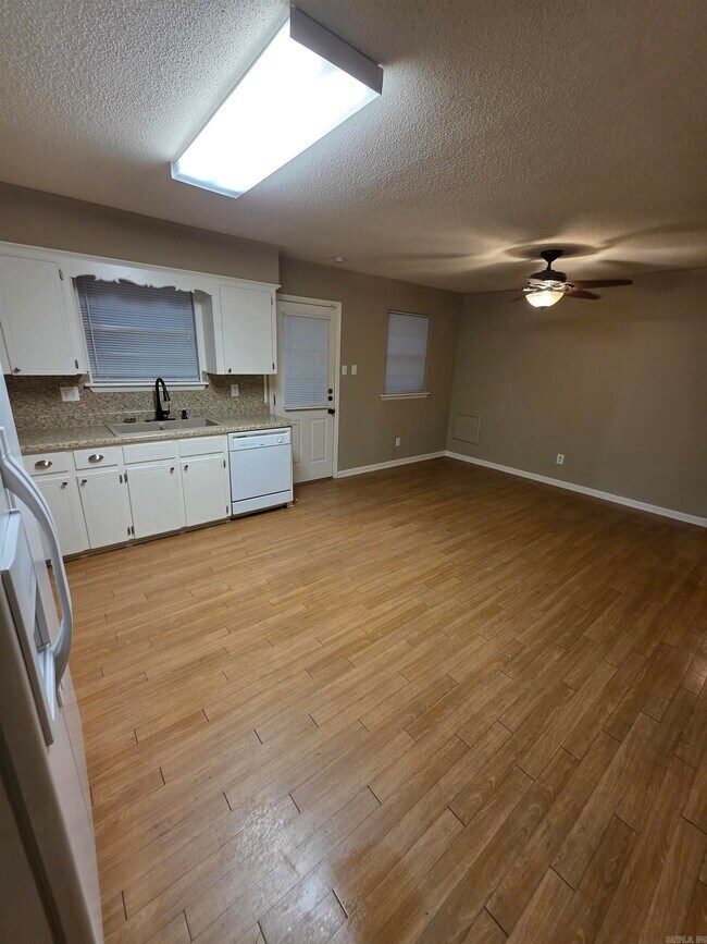 Foto del edificio - 11615 Ashwood Dr