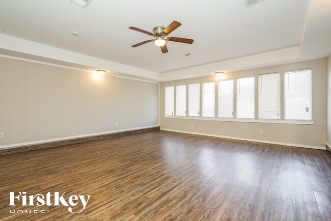 Foto del edificio - 6247 Harmony Ln