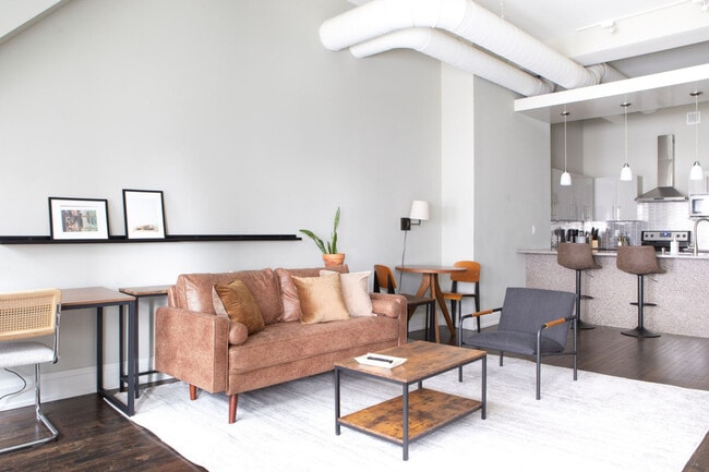 Foto del edificio - 225 E Michigan St