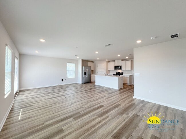 Building Photo - Stunning 3BR Home Near FL-85, I-10, Shoppi...