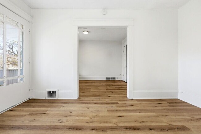 Foto del edificio - 2935 E 121st St