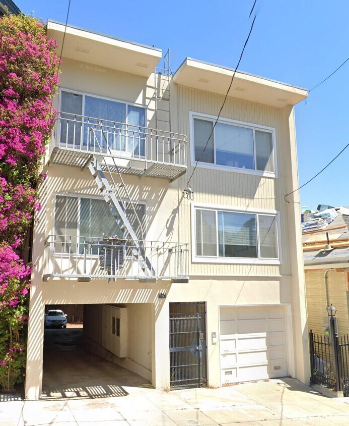 Primary Photo - 124 Rivoli St