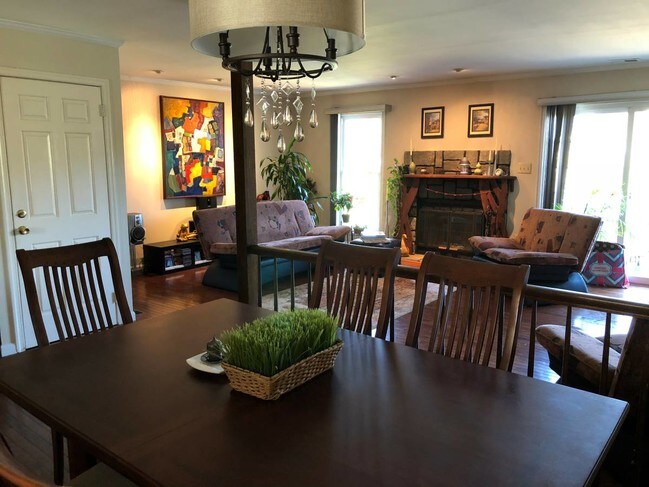 Foto del edificio - 221 Colby Pl