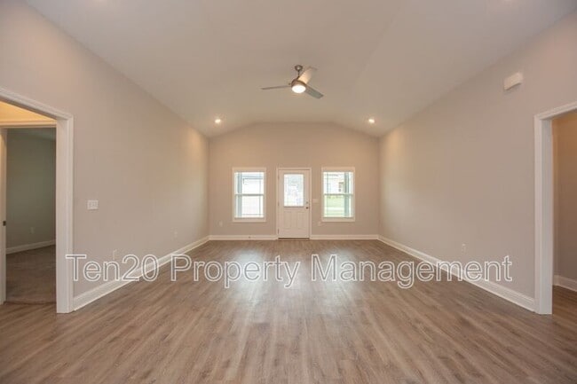 Building Photo - 30 Vineyard Dr