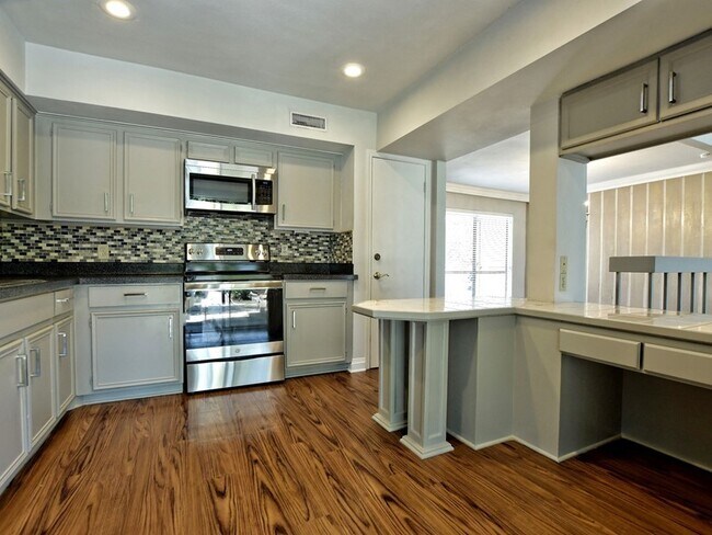 Building Photo - Motivated Landlord Lakeway