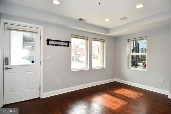 Building Photo - 1823 D St NE