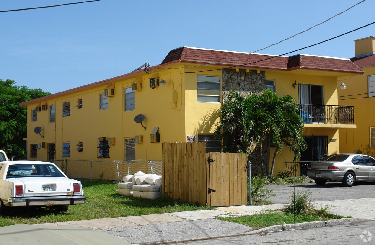 Building Photo - 1461 SW 5th St