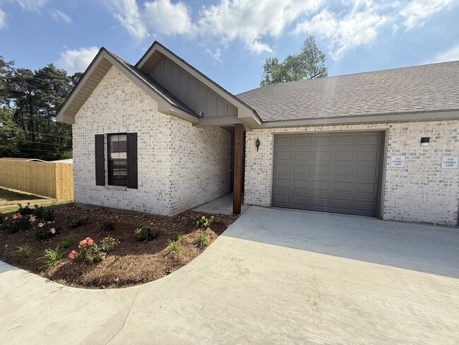 Building Photo - 207 Mary Hill Rd