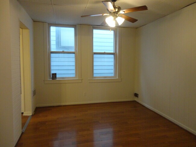 Building Photo - 3749 S Union Ave