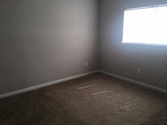 Building Photo - 8738 Parkway Forest Dr