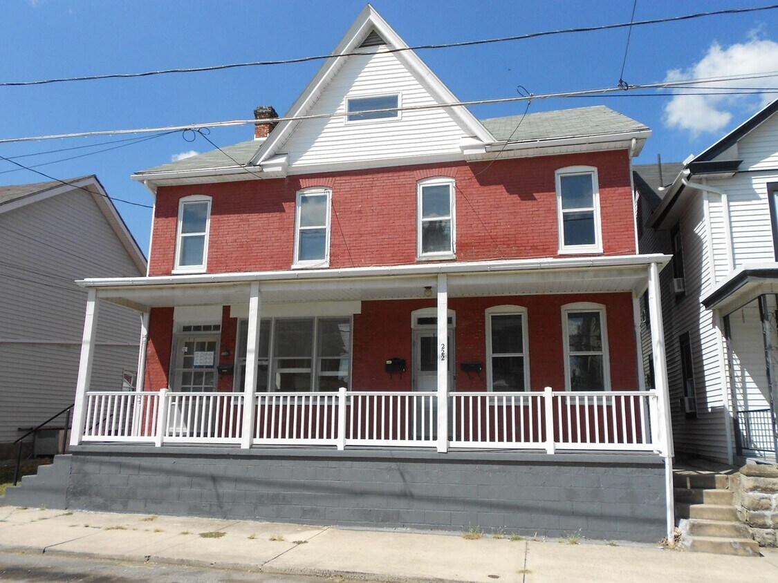 222 Cleveland Ave Unit 1, Waynesboro, PA 17268 Room for Rent in