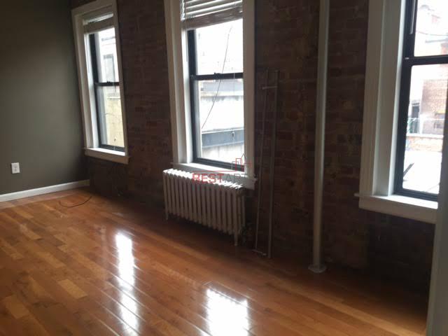 Foto del edificio - 215 E 76th St