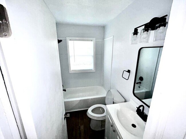 Foto del edificio - Quaint 4 bed 2 bath home