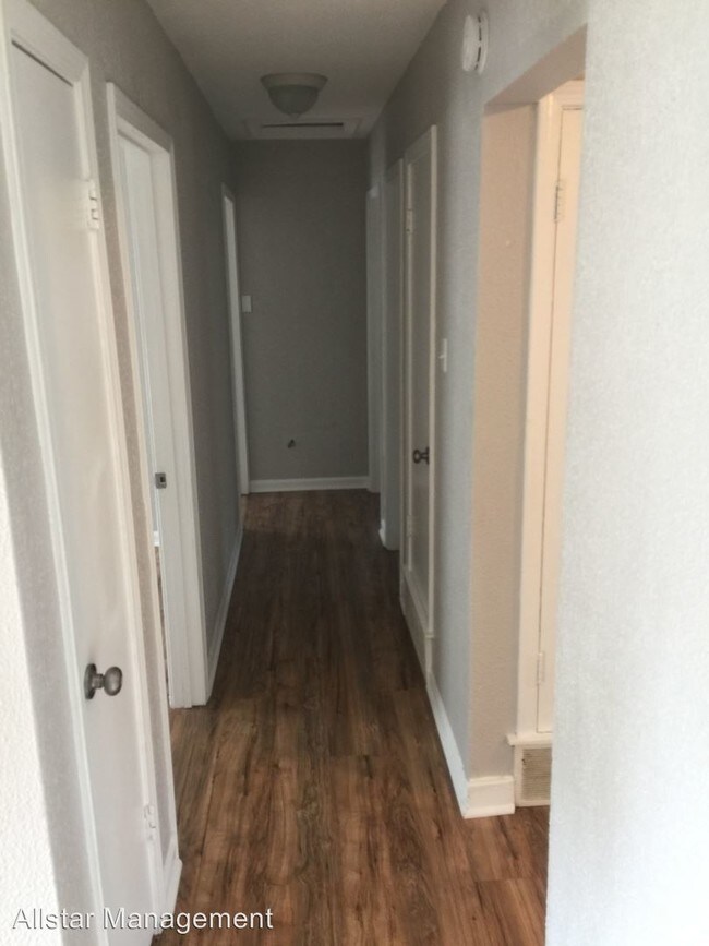 Building Photo - 3 br, 1 bath House - 6425 Greenbrook Cove