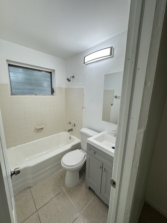 Building Photo - 1120 S D St