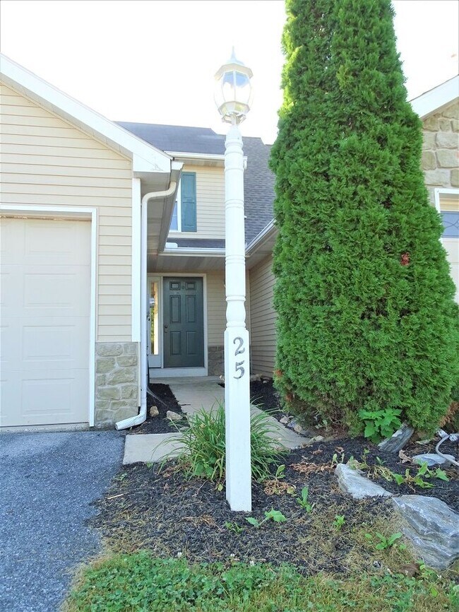 25 Sandstone Ct, Lititz, PA 17543 Townhome Rentals in Lititz PA