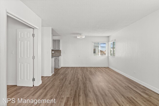 Building Photo - 3 br, 1.5 bath Apartment - 1335 Stanley Av...